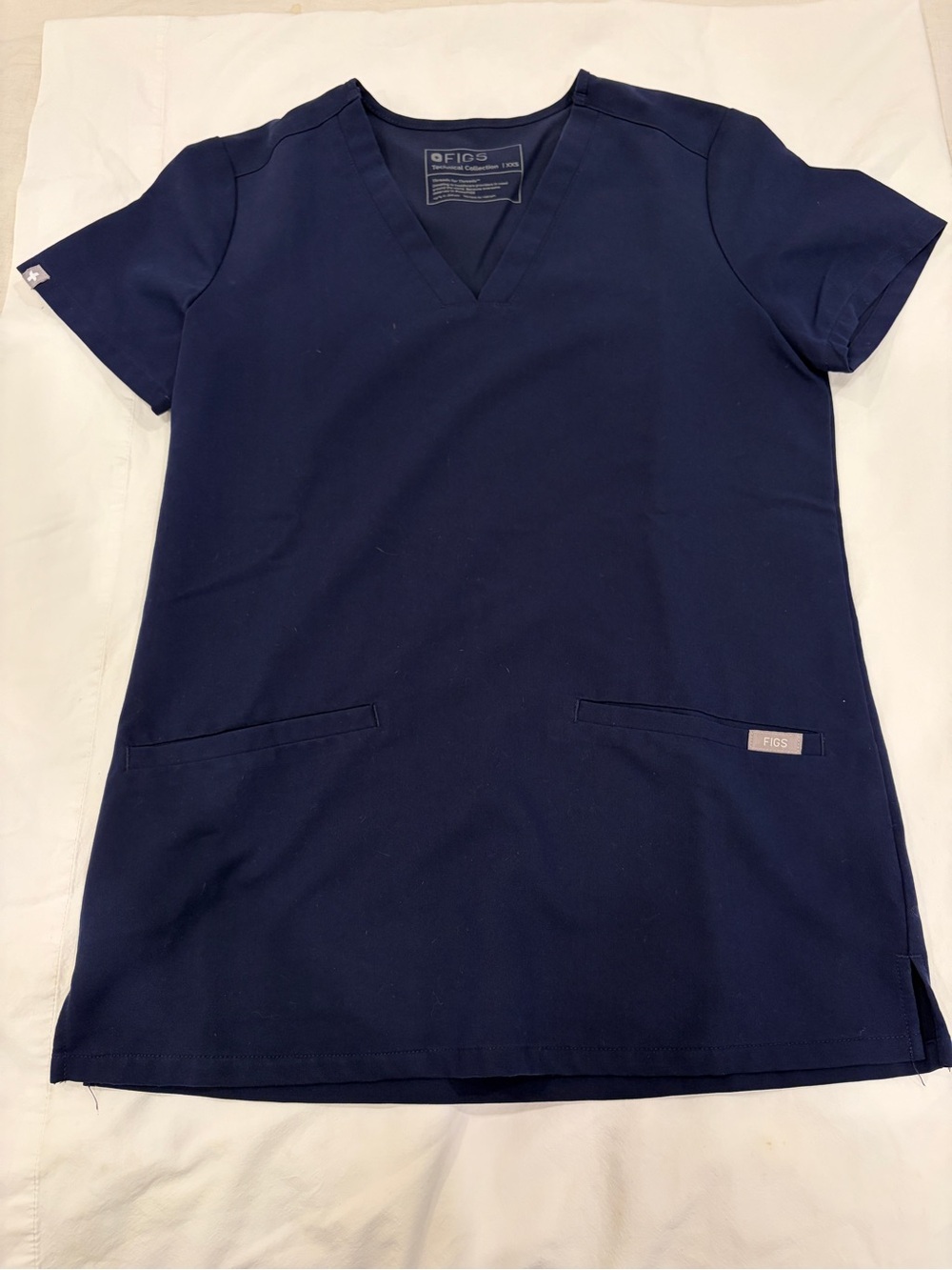 FIGS Casma Navy women’s V-Neck Scrub Top XXS
